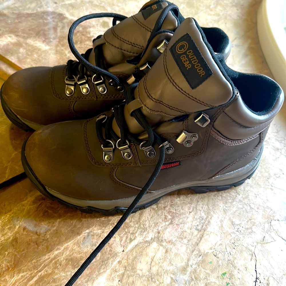 This is a light waterproof non slip hard tie boot , great for cold weather.